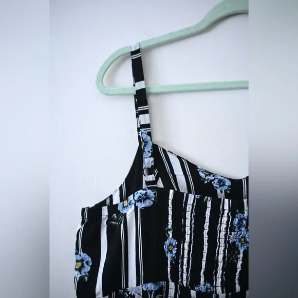Torrid Size 2 Black, White & Blue Floral Striped Cropped Jumpsuit Women - Picture 9 of 12